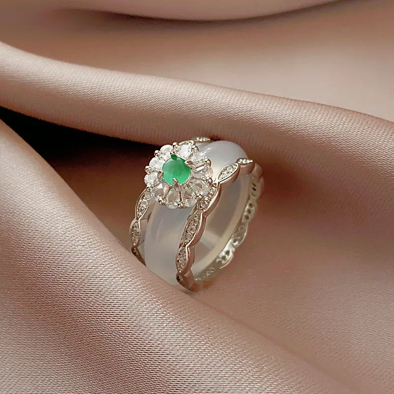 Aliança Lua Verde – Pedra da Lua & Esmeralda